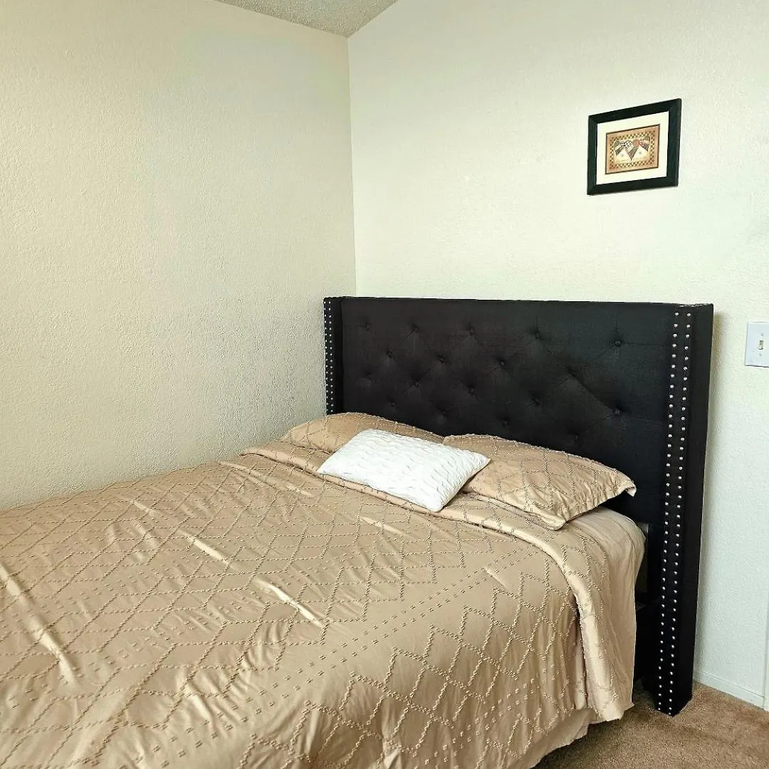 Séjour chez l'habitant Nice Private Room In A House Close To Red Rock & Las Vegas Strip #1 États-Unis